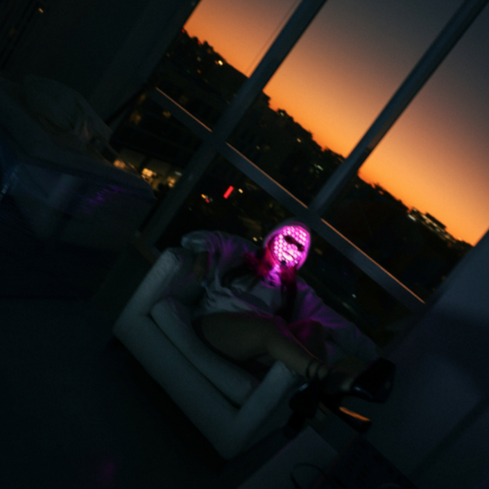 LE FREQ -- LED Skincare Mask